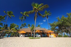 Breakfast, lunch, dinner served; Brazilian cuisine - Xalés de Maracaípe (Ipojuca)