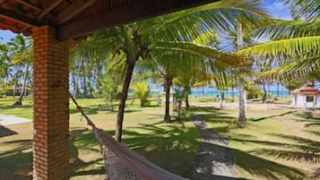 Chalé, vista para o mar | Sacada