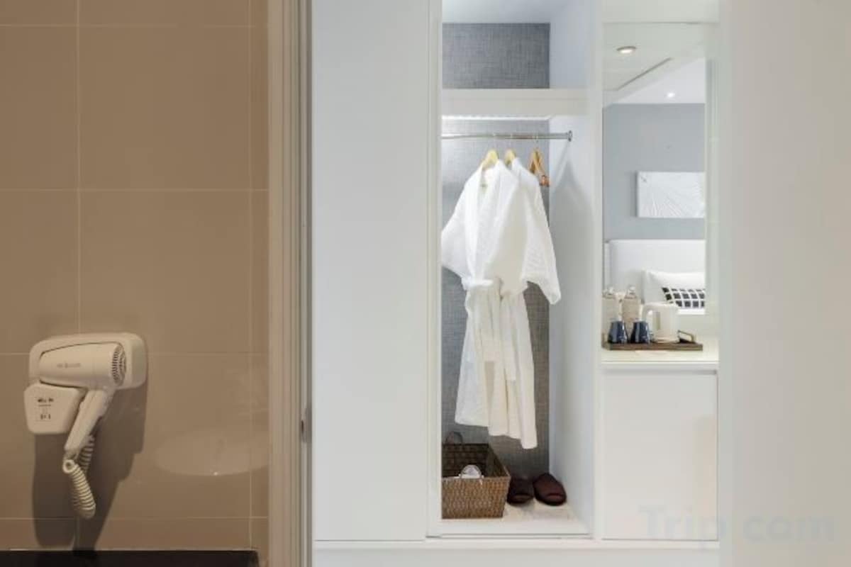 Bathroom | Free toiletries, hair dryer, bathrobes, slippers