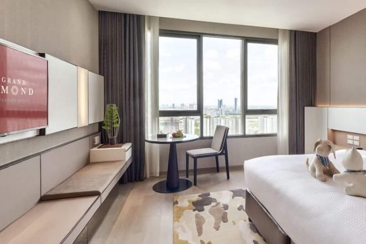 1 bedroom, in-room safe, desk, blackout curtains