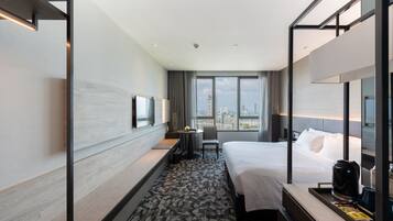 Grand Deluxe Double | Tallelokero huoneessa, työpöytä, pimennysverhot, ilmainen Wi-Fi