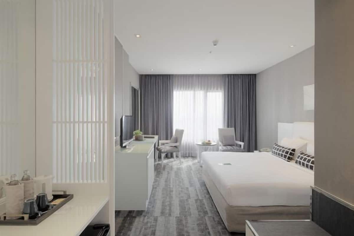In-room safe, desk, blackout drapes, WiFi (free)