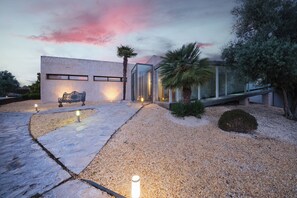 Sauna, Turkish bath, body treatments, hydrotherapy, hot stone massages