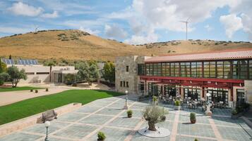 Se sirven desayunos, almuerzos, cenas y cocina mediterránea