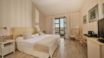 Comfort kamer, 1 twee- of 2 eenpersoonsbedden, balkon | Een minibar, een kluis op de kamer, verduisterende gordijnen