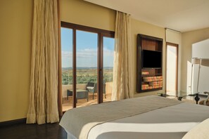 Junior Suite, Balcony | Minibar, in-room safe, blackout drapes, soundproofing