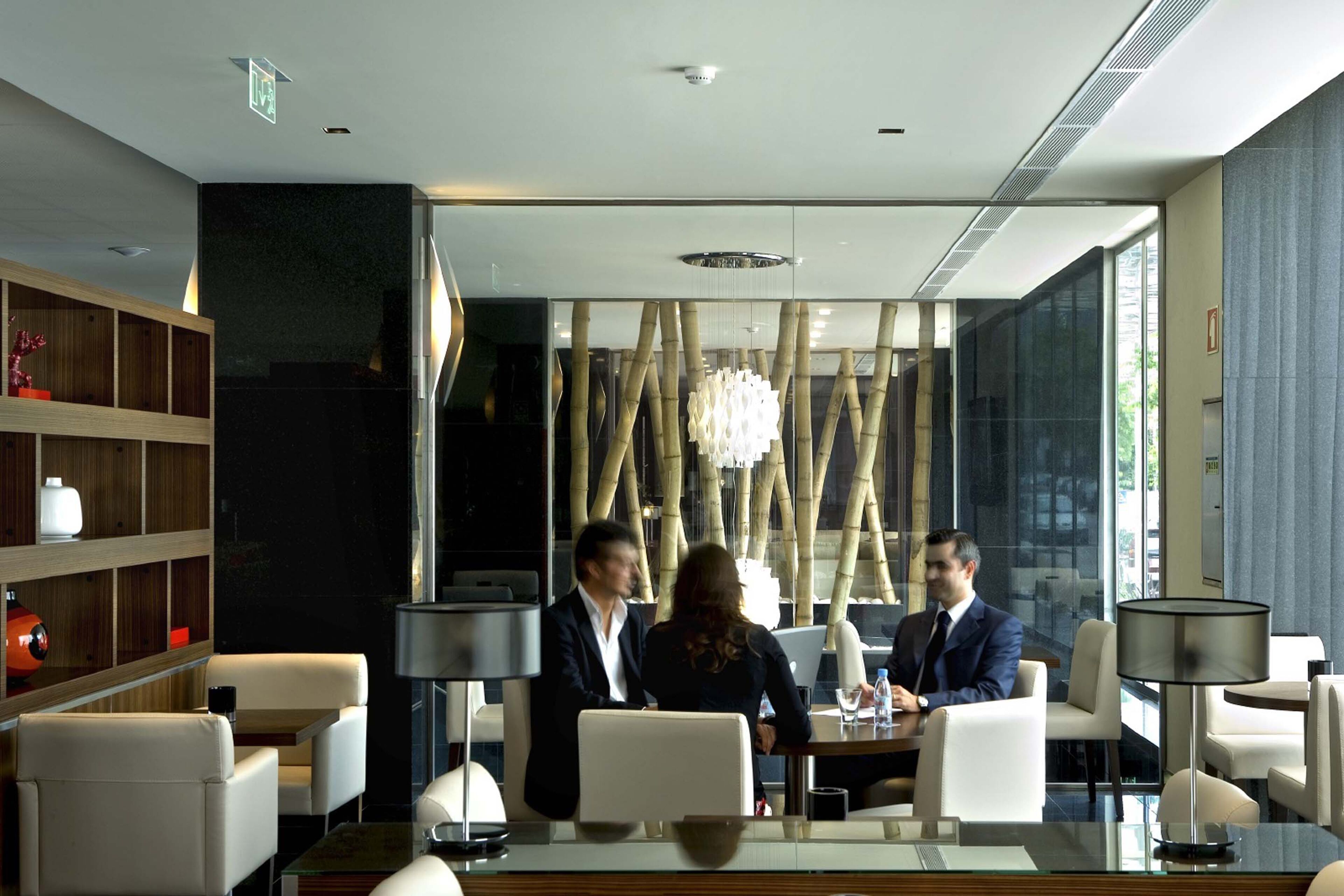 breakfast, lunch, dinner served; international cuisine