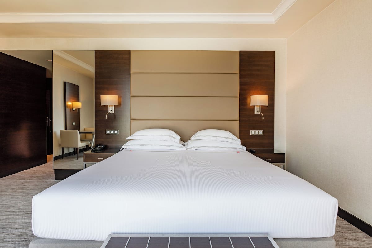 Ylelliset vuodevaatteet, memory foam -patjalliset sÀngyt, minibaari