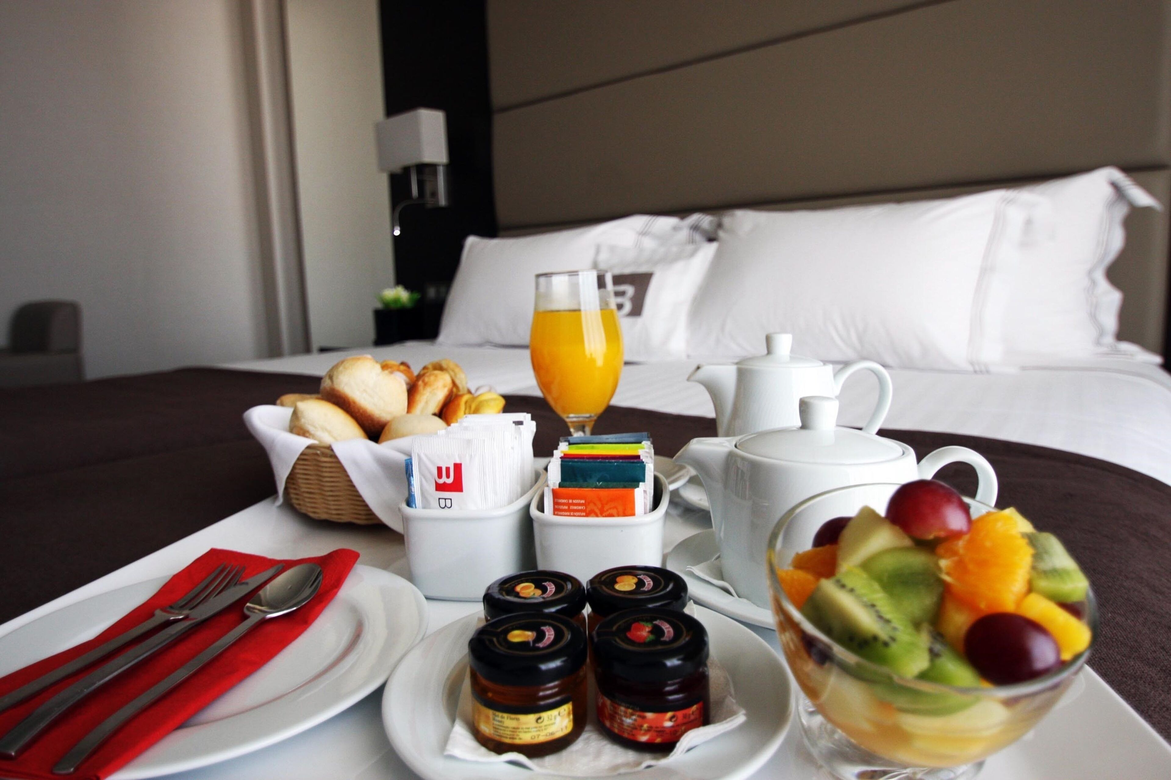 1 bedroom, premium bedding, memory-foam beds, minibar