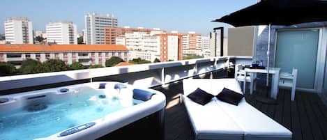 1 bedroom, premium bedding, memory-foam beds, minibar