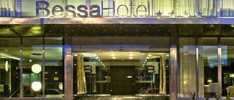 Konaklama yerinin ön cephesi