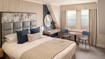 1 slaapkamer, een bureau, een laptopwerkplek