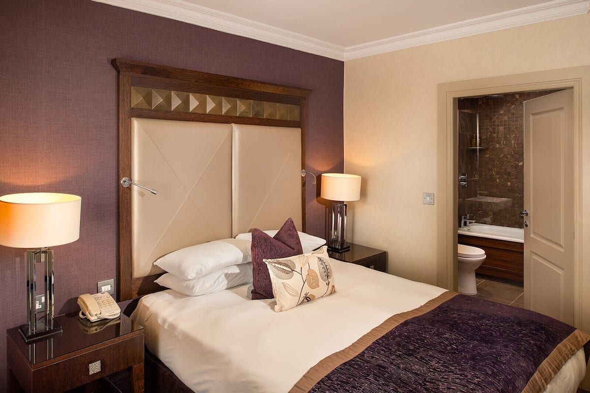 Superior Double Room | 1 bedroom, desk, laptop workspace, iron/ironing board