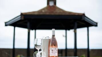 Serveert lunch, diner en brunch