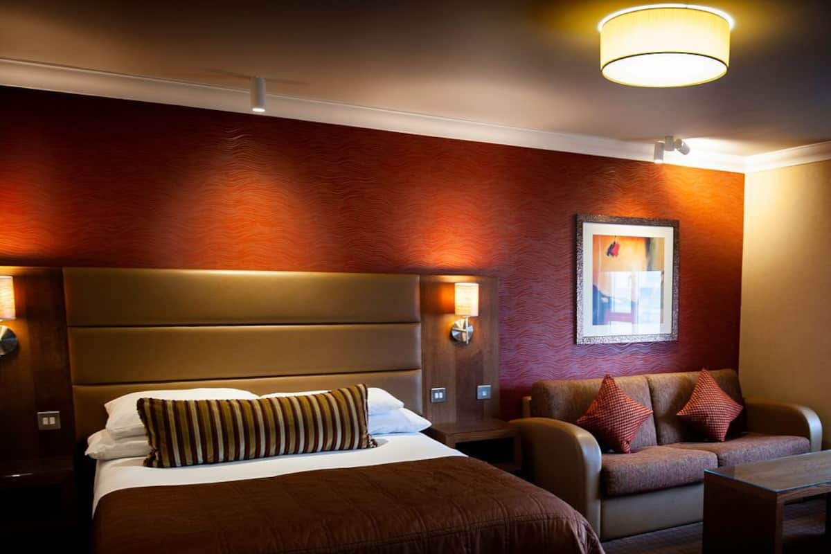 Courtyard Arranview | 1 bedroom, desk, laptop workspace, iron/ironing board