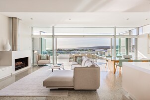 55-cm Smart TV with satellite channels, TV, DVD player