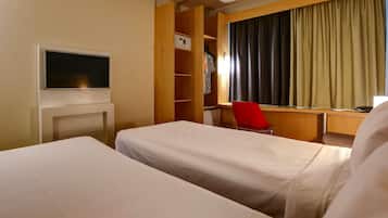 Twin Room, 2 Twin Beds | Minibar, in-room safe, blackout drapes, iron/ironing board