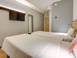 Værelse med 2 enkeltsenge - 2 enkeltsenge | Minibar, mørklægningsgardiner, strygejern/strygebræt