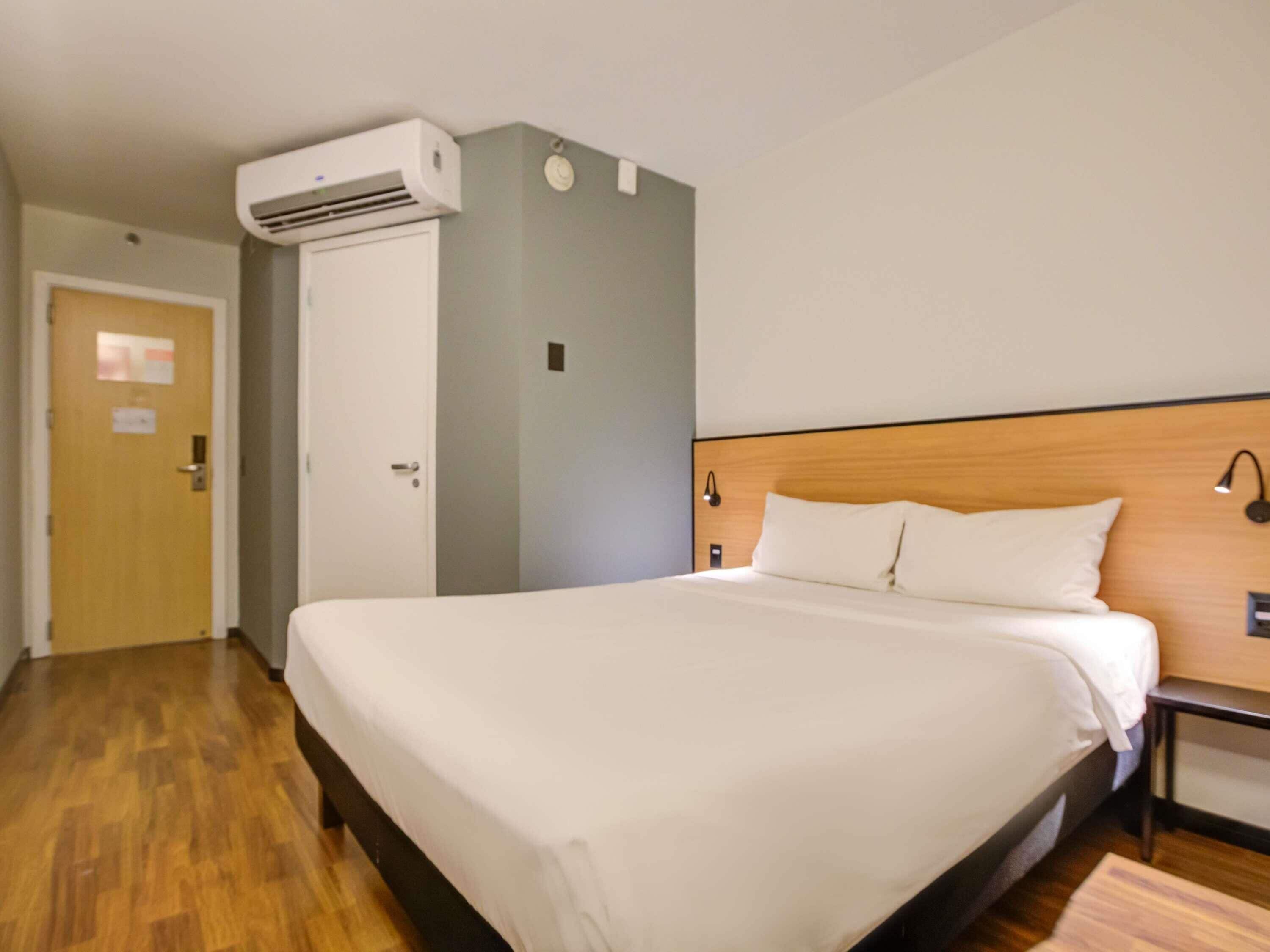 Standard Room, 1 Double Bed | Minibar, blackout curtains, iron/ironing board, free cots/infant beds