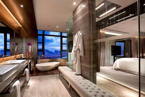 俱乐部客房, 1 间卧室, 可进入俱乐部酒廊 (Mansion at Sofitel) | 1 多间卧室、高档床上用品、迷你吧、客房内保险箱