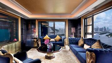 Premium bedding, minibar, in-room safe, desk