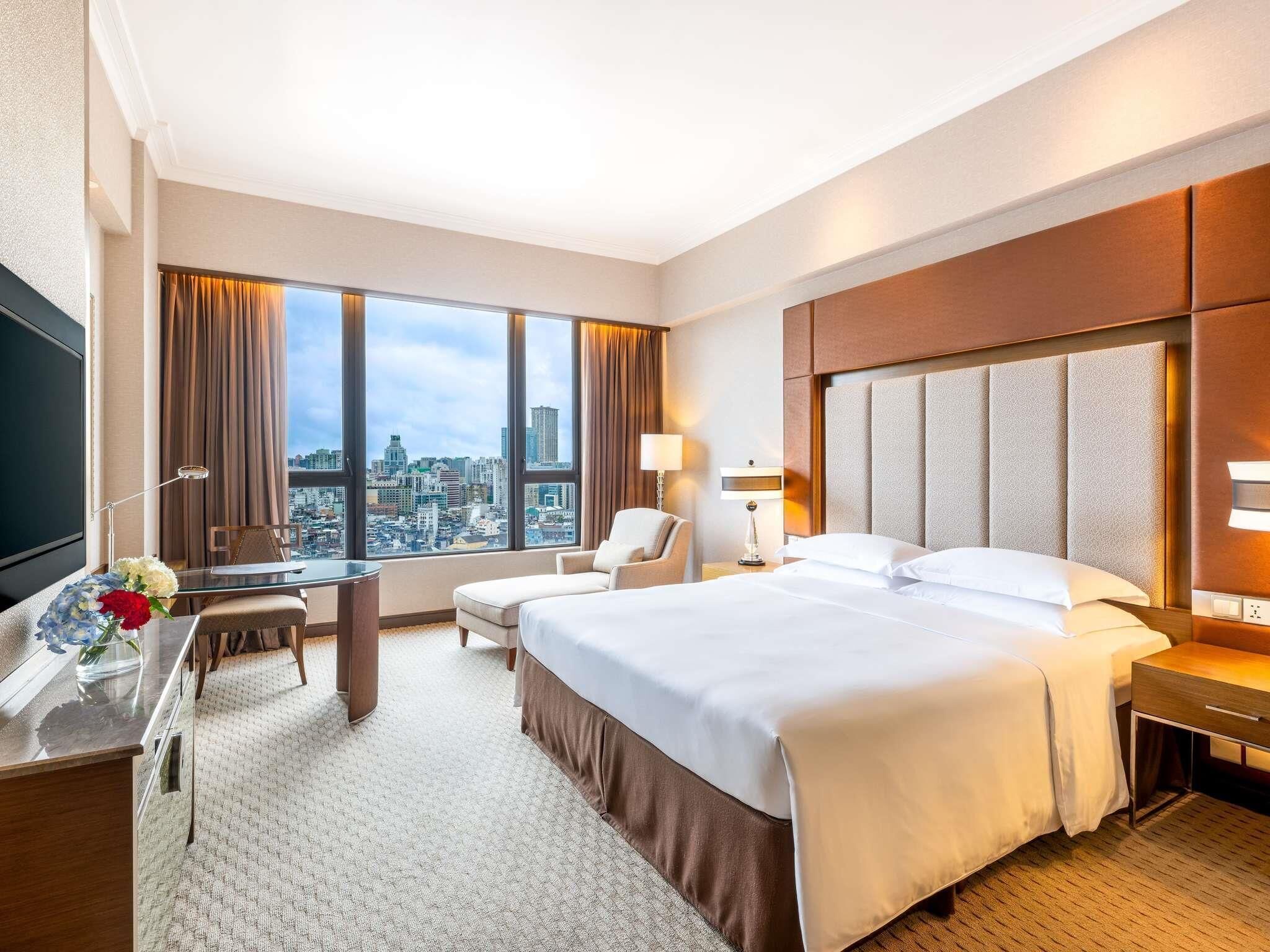 Superior King Room with Privilege Benefits, City views