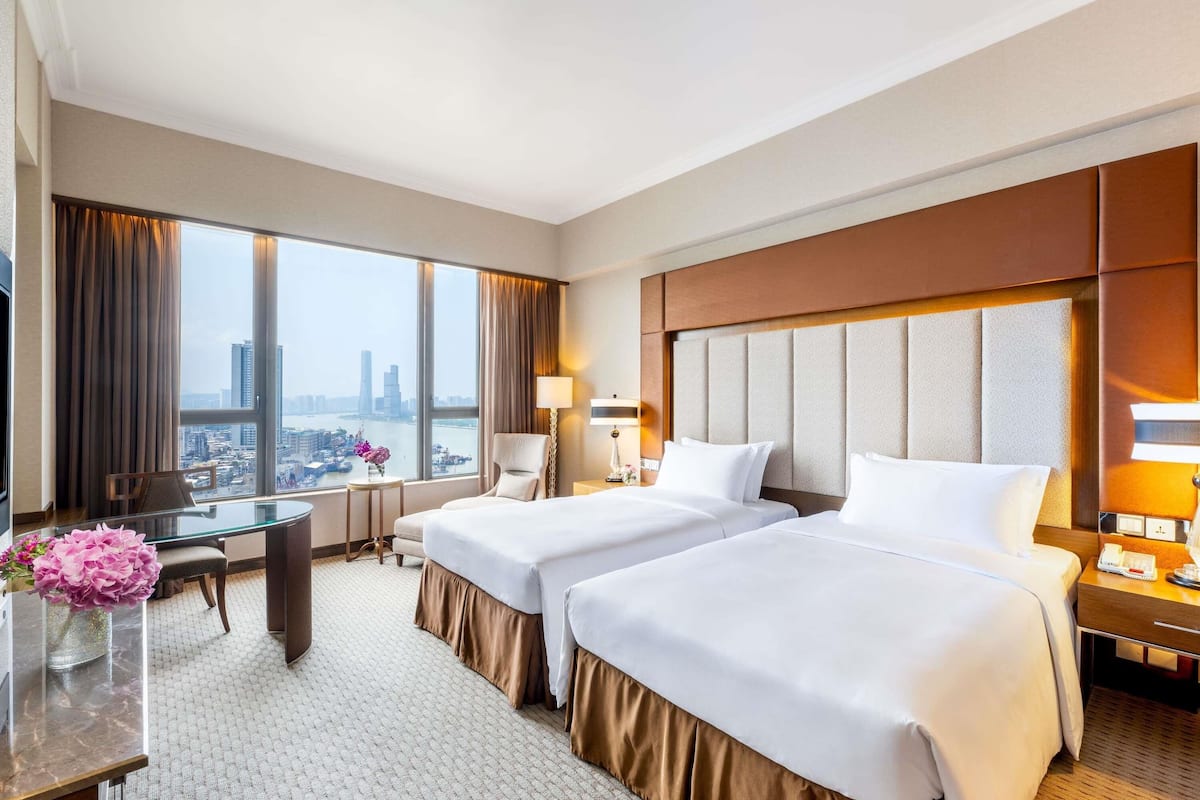 1 bedroom, premium bedding, minibar, in-room safe