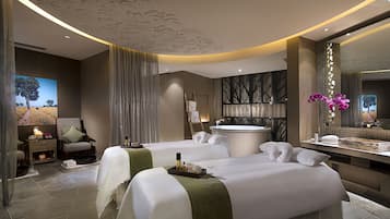 Couples treatment rooms, sauna, hot tub, steam room, Turkish bath