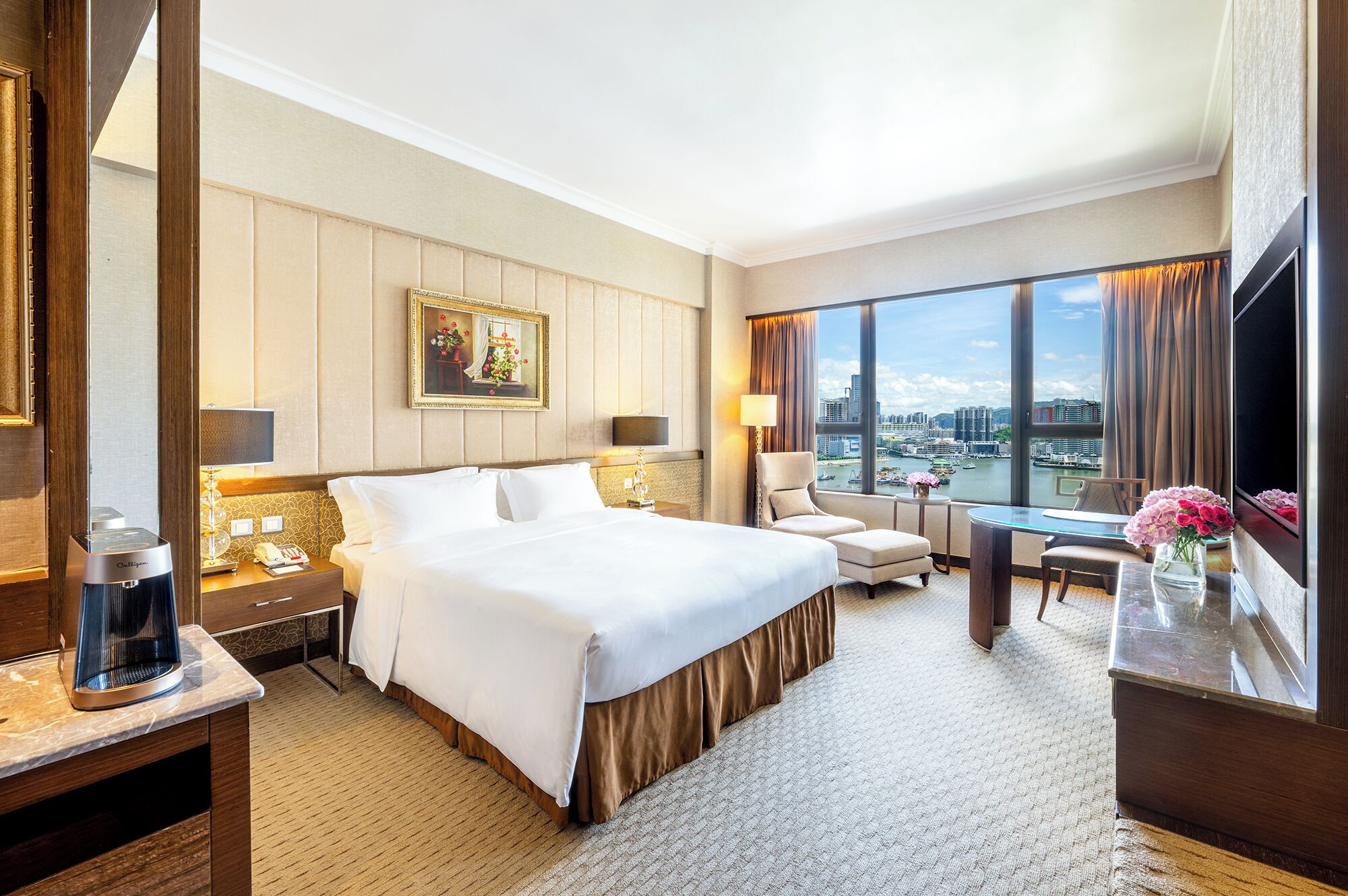 Hochwertige Bettwaren, Minibar, Zimmersafe, Schreibtisch