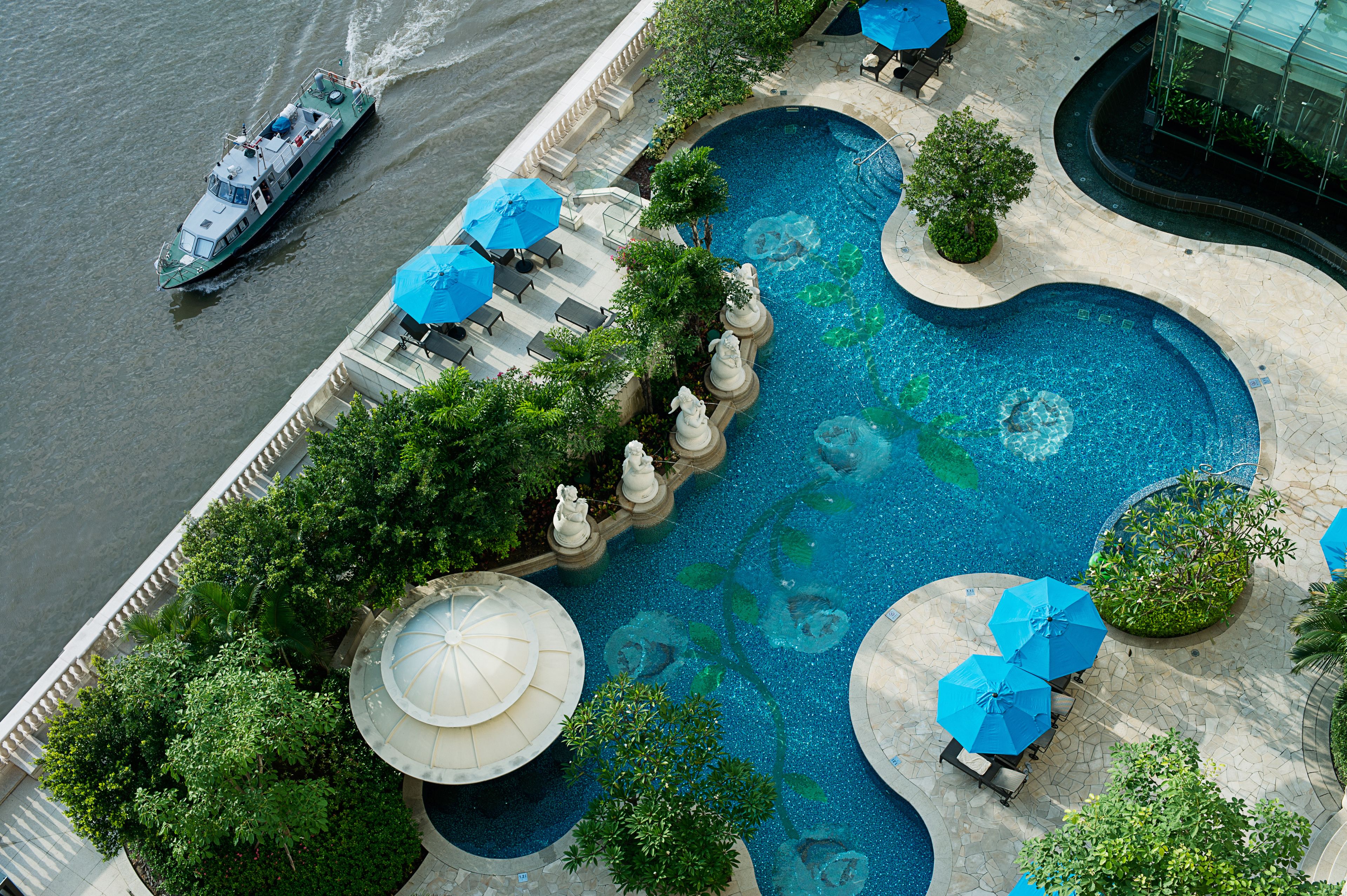 2 outdoor pools, pool umbrellas, pool loungers