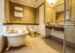 Presidential Suite | Bathroom | Separate bathtub and shower, hair dryer, towels, soap
