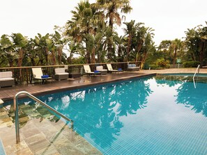 Outdoor pool, pool loungers