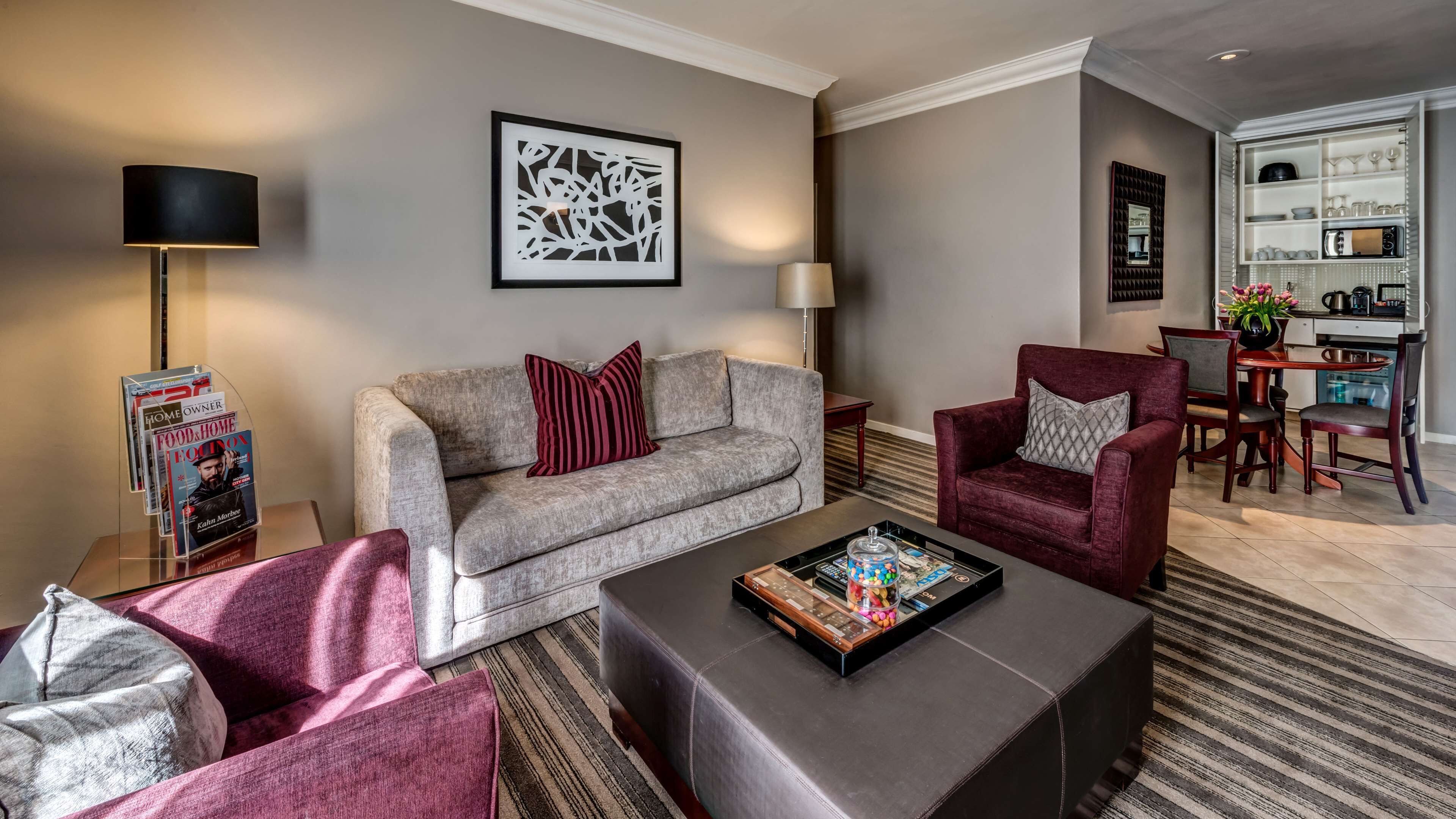 Suite | Zimmersafe, Schreibtisch, laptopgeeigneter Arbeitsplatz