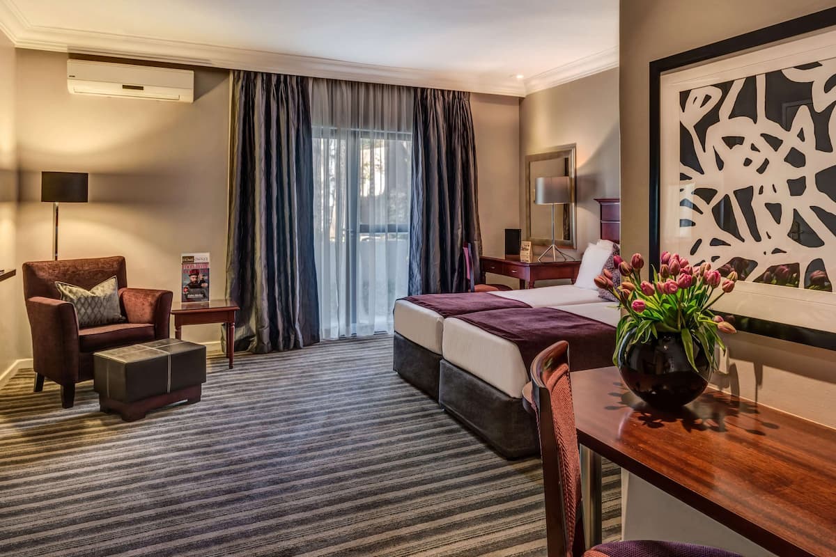 Superior-rum | 1 sovrum, värdeförvaringsskåp på rummet och skrivbord