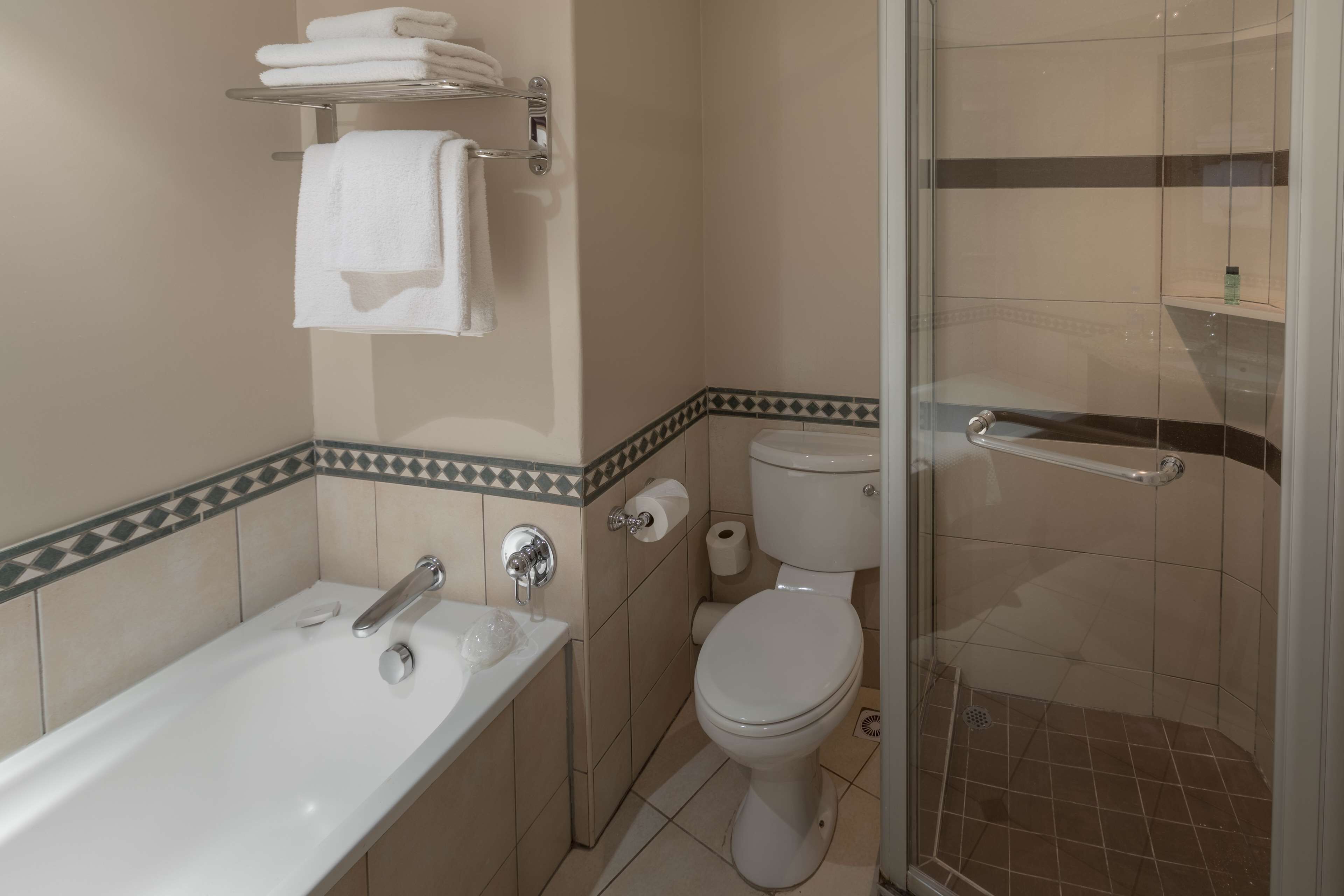 in-room safe, desk, soundproofing, free wifi