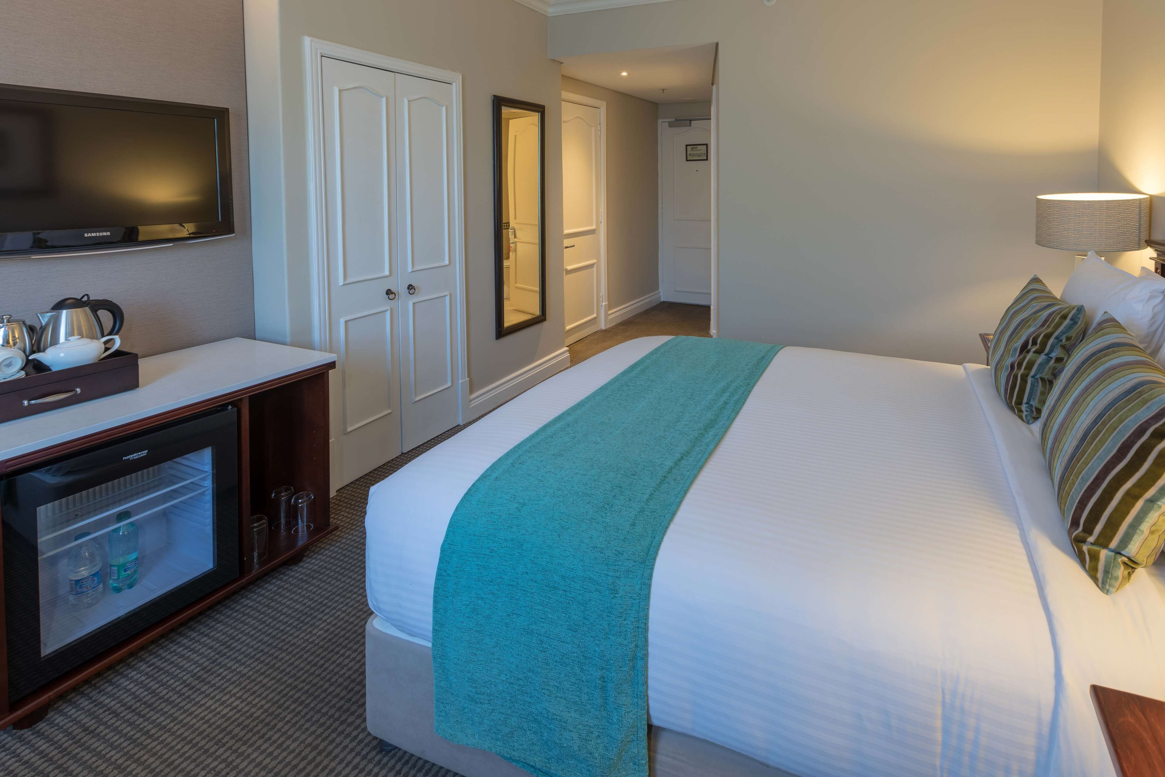 in-room safe, desk, soundproofing, free wifi