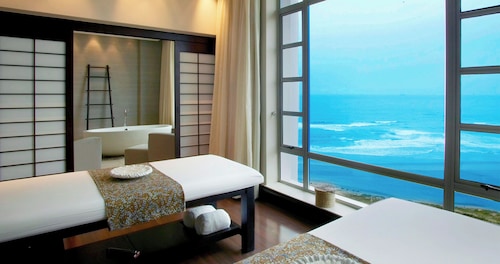 Suncoast Hotel & Towers