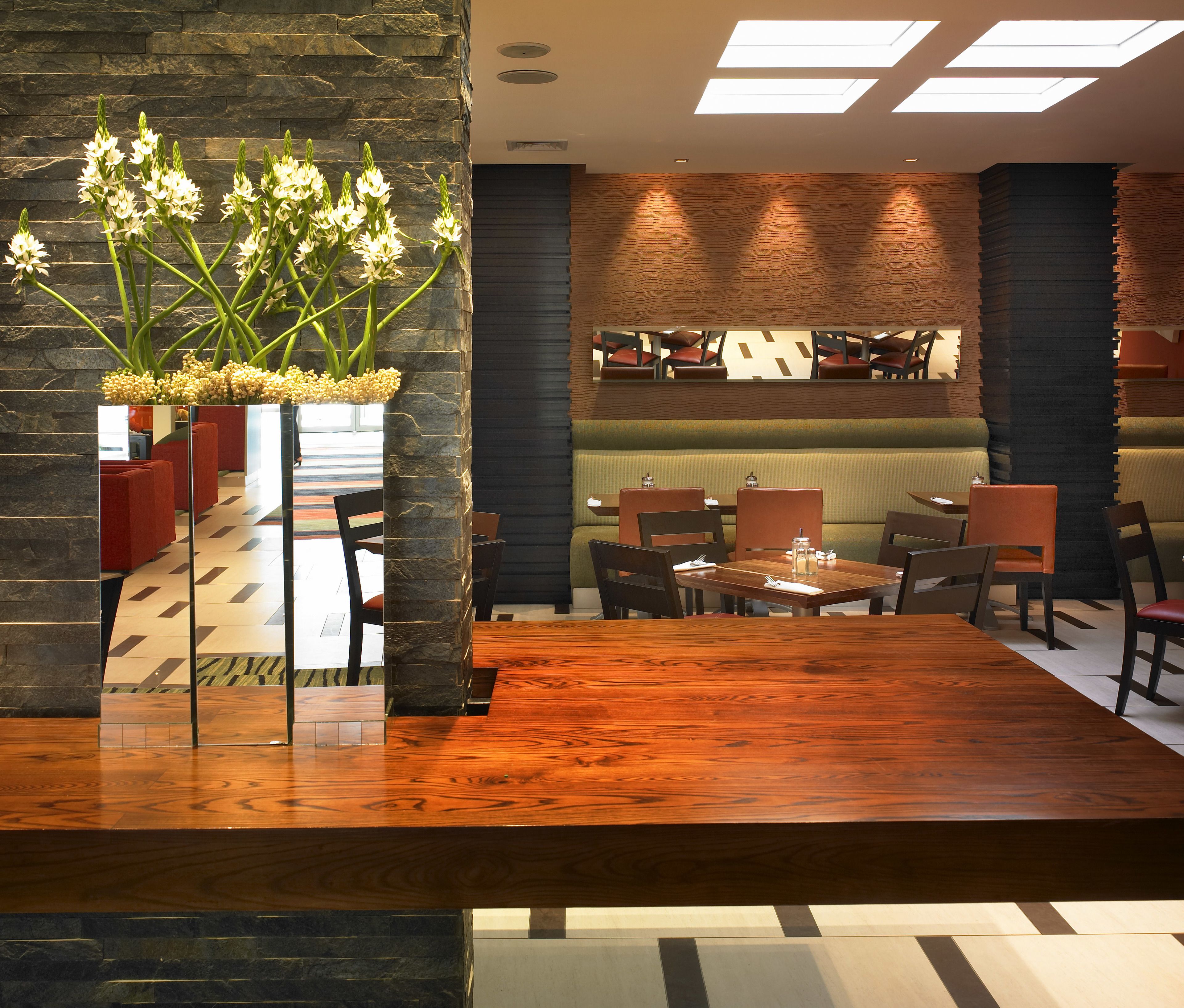 2 restaurants, breakfast, lunch served; local and international cuisine