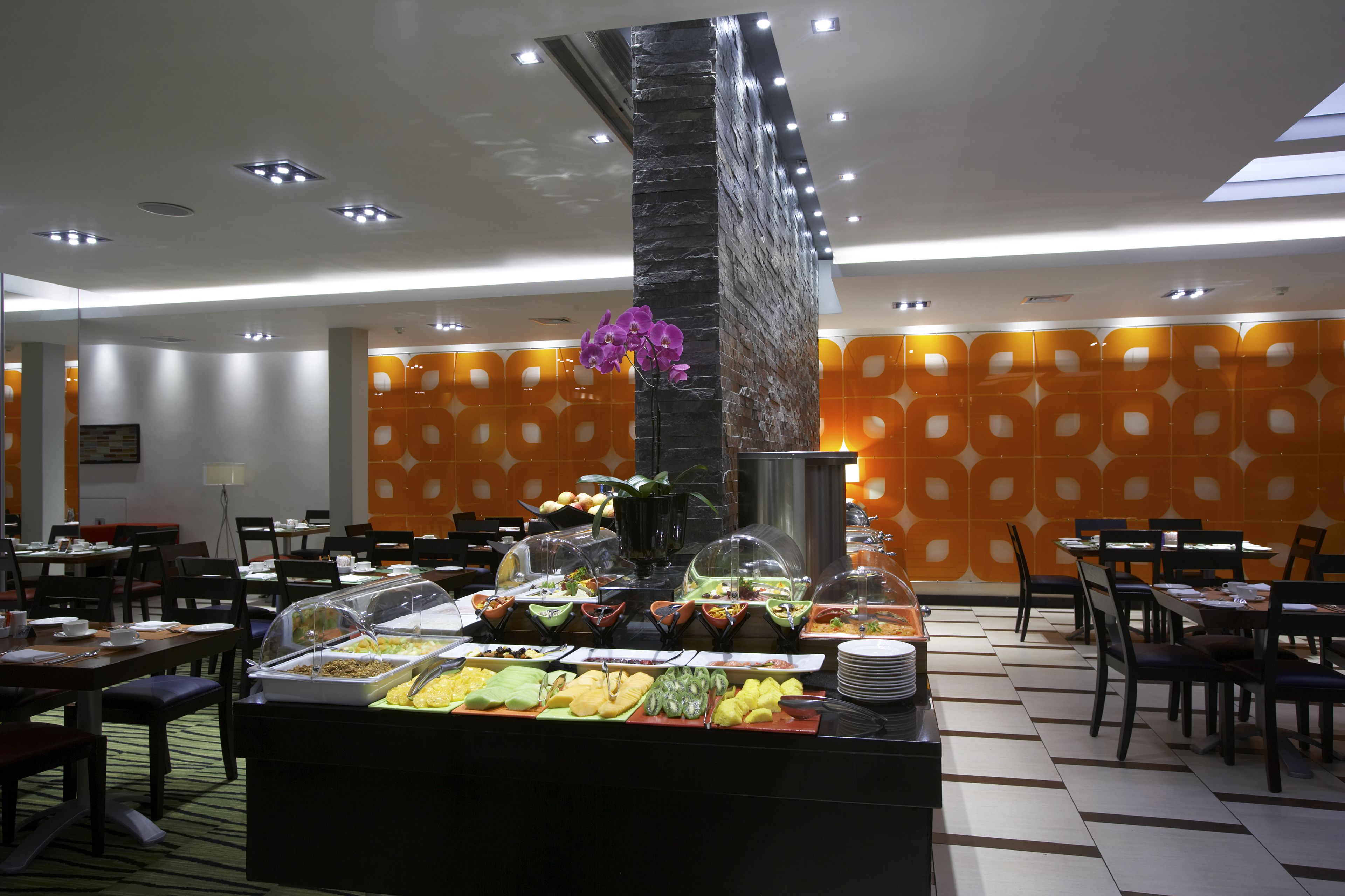 2 restaurants, breakfast, lunch served; local and international cuisine