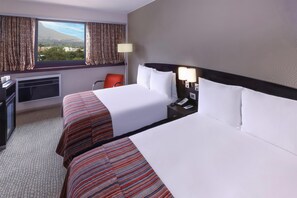 Premium bedding, in-room safe, desk, laptop workspace - Southern Sun Newlands (Cape Town)