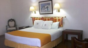 Minibar, coffre-fort, bureau, lit de bébé (gratuit)