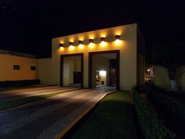 Fachada del alojamiento - Noche