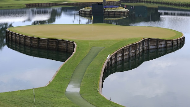 A golf course with a water hazard and a bridge. - Holiday Inn Express Jacksonville Beach by IHG (Jacksonville Beach)
