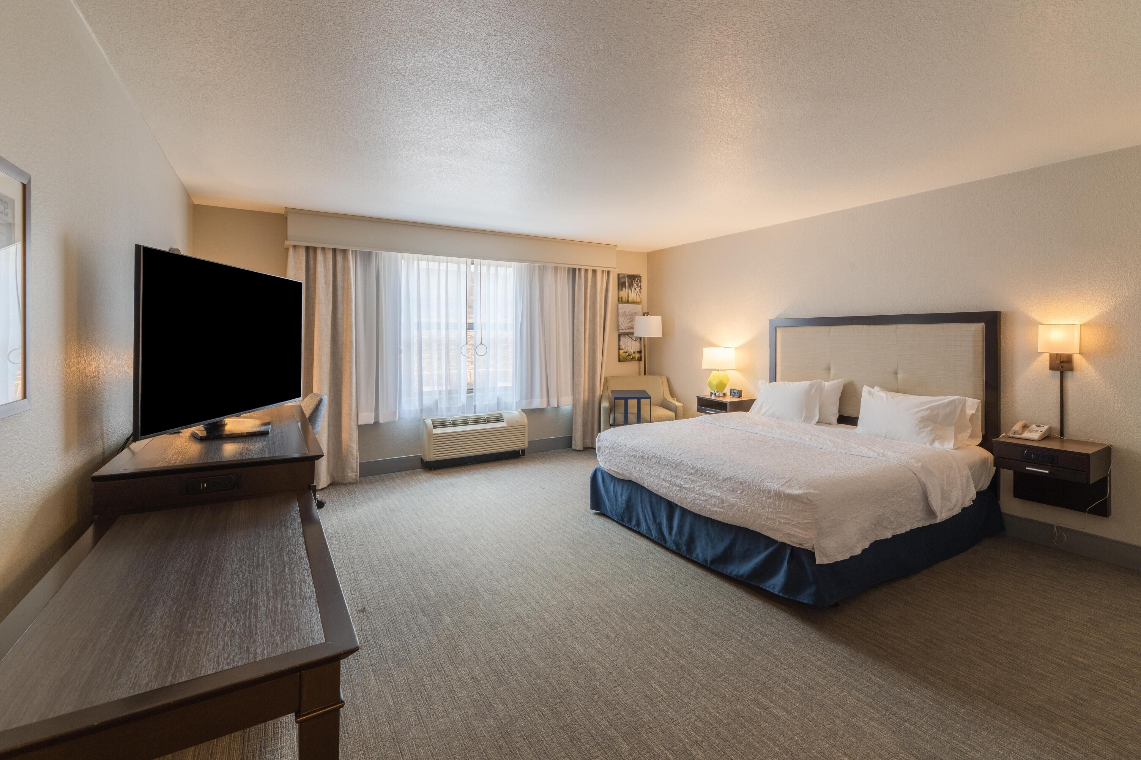 Room, 1 King Bed, Accessible | Iron/ironing board, free cribs/infant beds, free rollaway beds