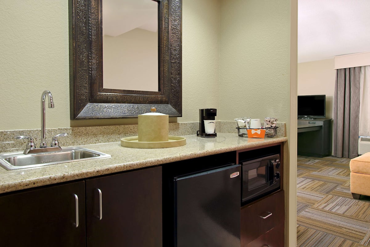 fridge, microwave, coffee/tea maker