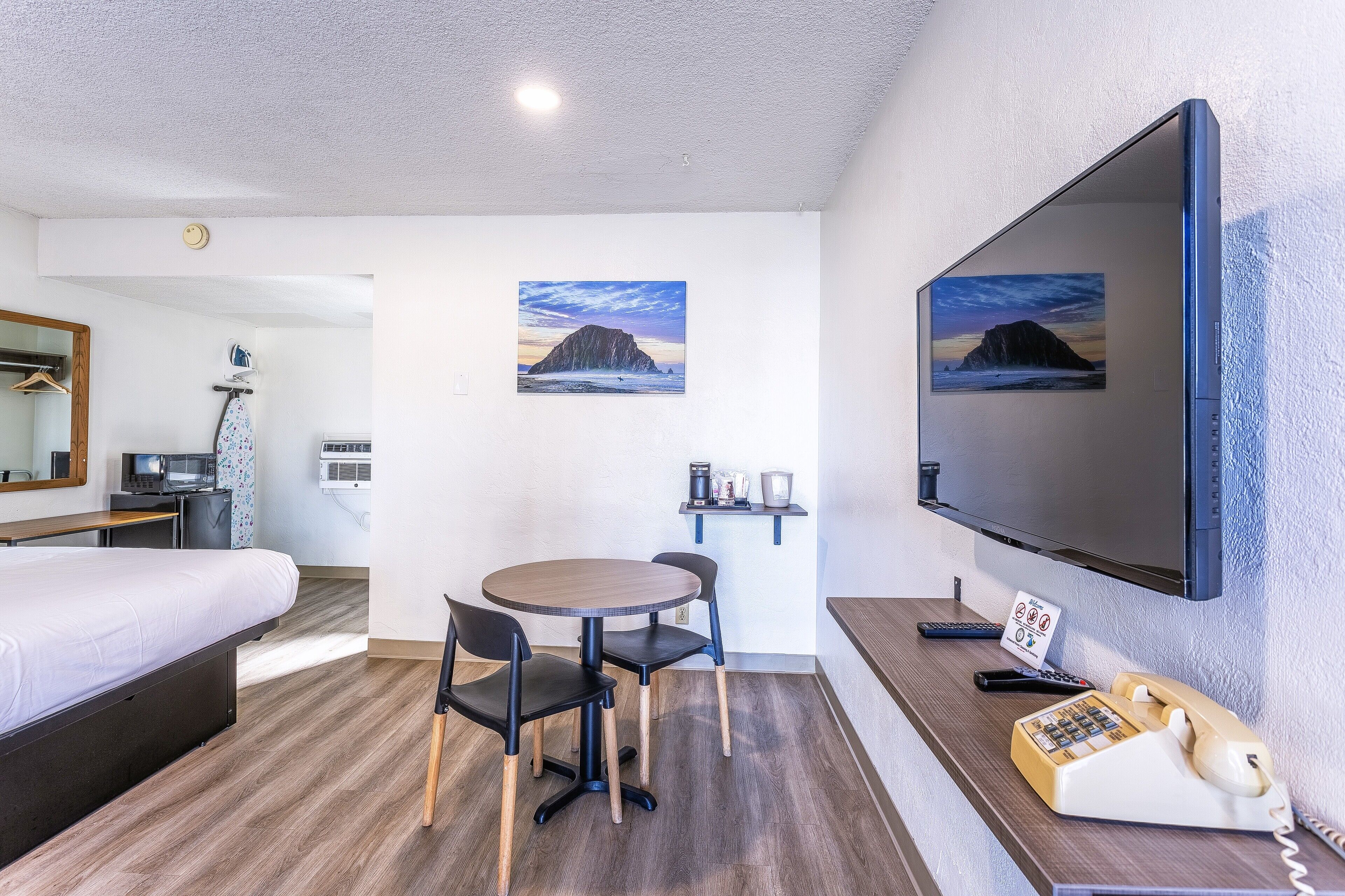 Kamar Standar, 2 Tempat Tidur Queen | Setrika/meja setrika, Wi-Fi gratis, dan seprai linen