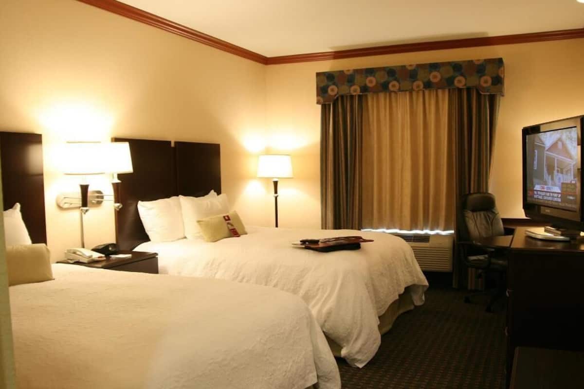 In-room safe, desk, iron/ironing board, free WiFi