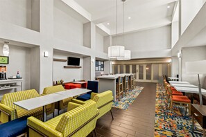 Lobby - Hampton Inn & Suites Corpus Christi I-37 - Navigation Blvd (Corpus Christi)