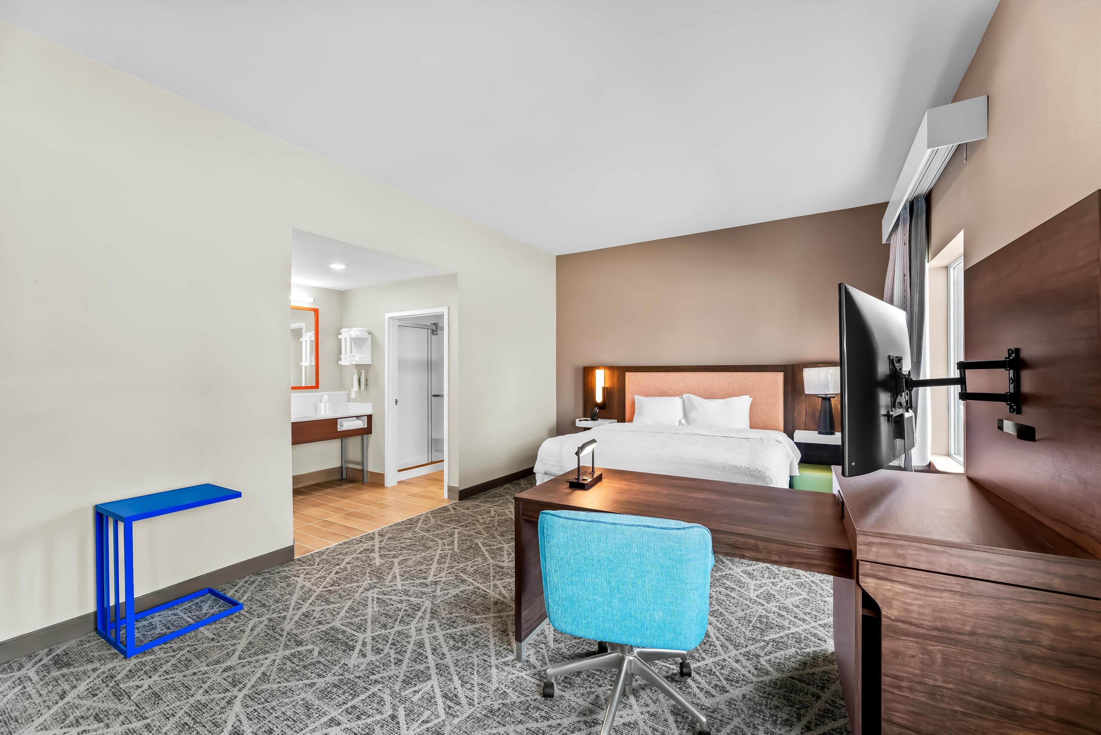 king, studio suite | in-room safe, desk, iron/ironing board, free wifi