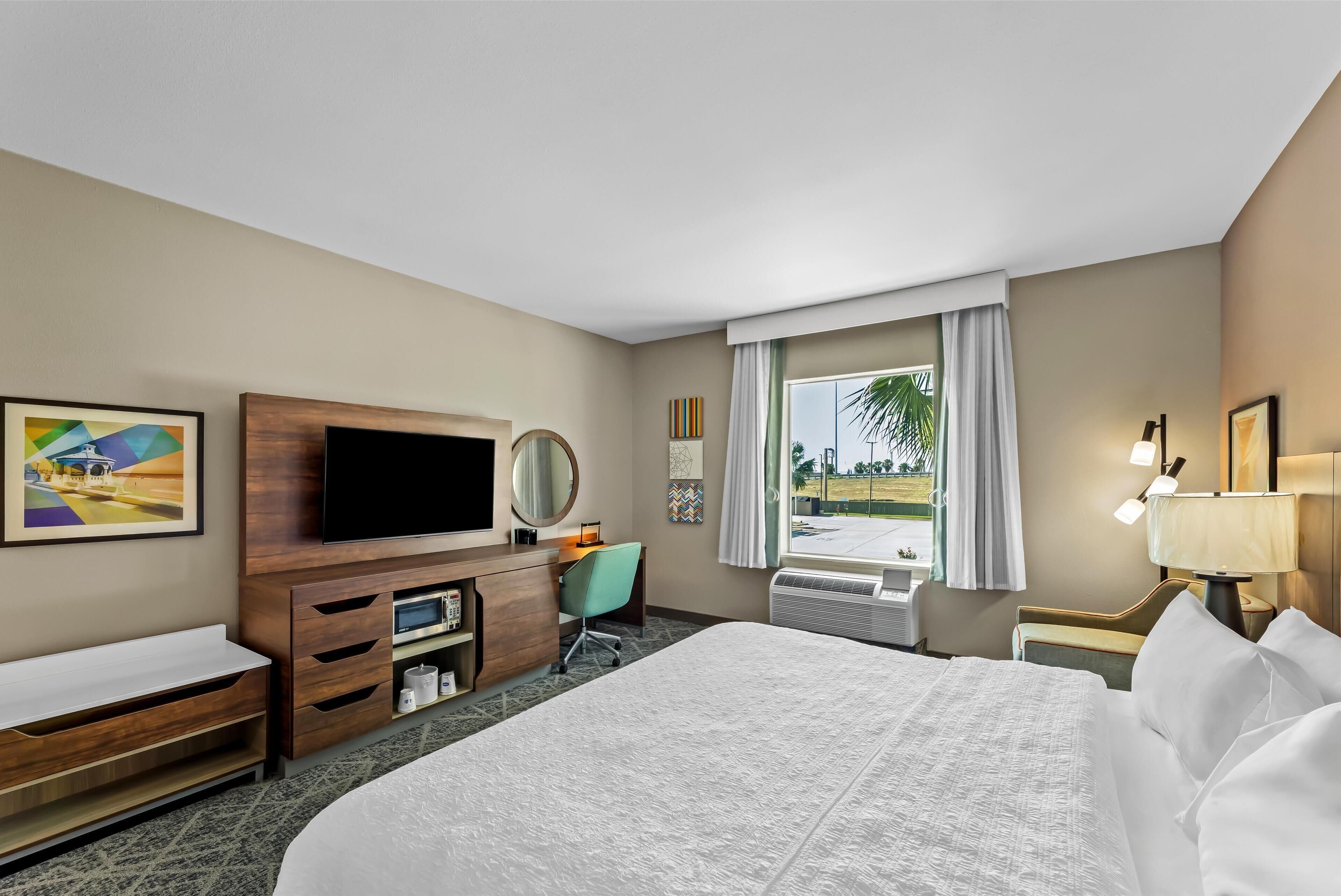 king, room, accessible, non smoking | in-room safe, desk, iron/ironing board, free wifi